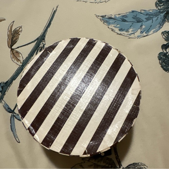 Henri Bendel Miniature Display Stripes and Ribbon Box With Polka Dot - Picture 4 of 7